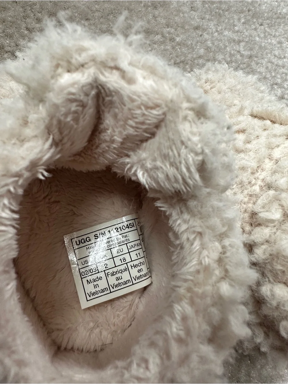 UGG Cozy Fuzzy Baby Booties - Cream bixbee size 2/3 (6-12 months)
